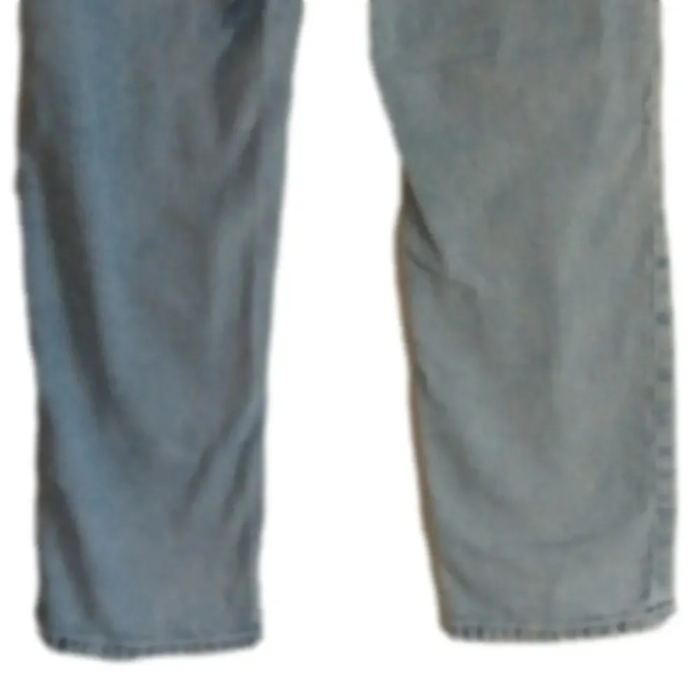 Abercrombie & Fitch size 2 ankle straight ultra high rise lightwash jeans.